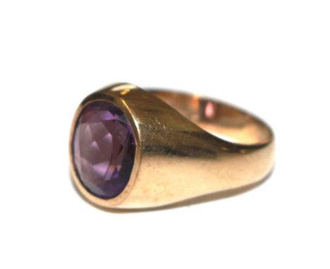 A gentlemans 9 carat gold signet ring set with amethyst