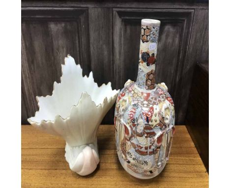 MIXED LOT OF CERAMICSincluding Poole and Worcester examples