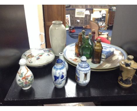 COLLECTION OF 20TH CENTURY ASIAN CERAMICS including pair of Japanese plates, trinket box, blue and white snuff bottles, etc