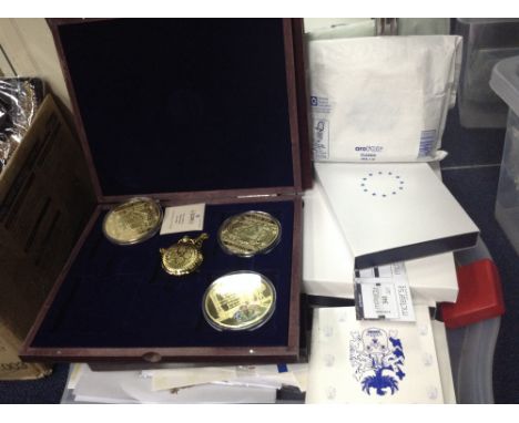 COLLECTION OF WINDSOR MINT AND OTHER COINS including gold plated commemorative examples and several wooden display boxes