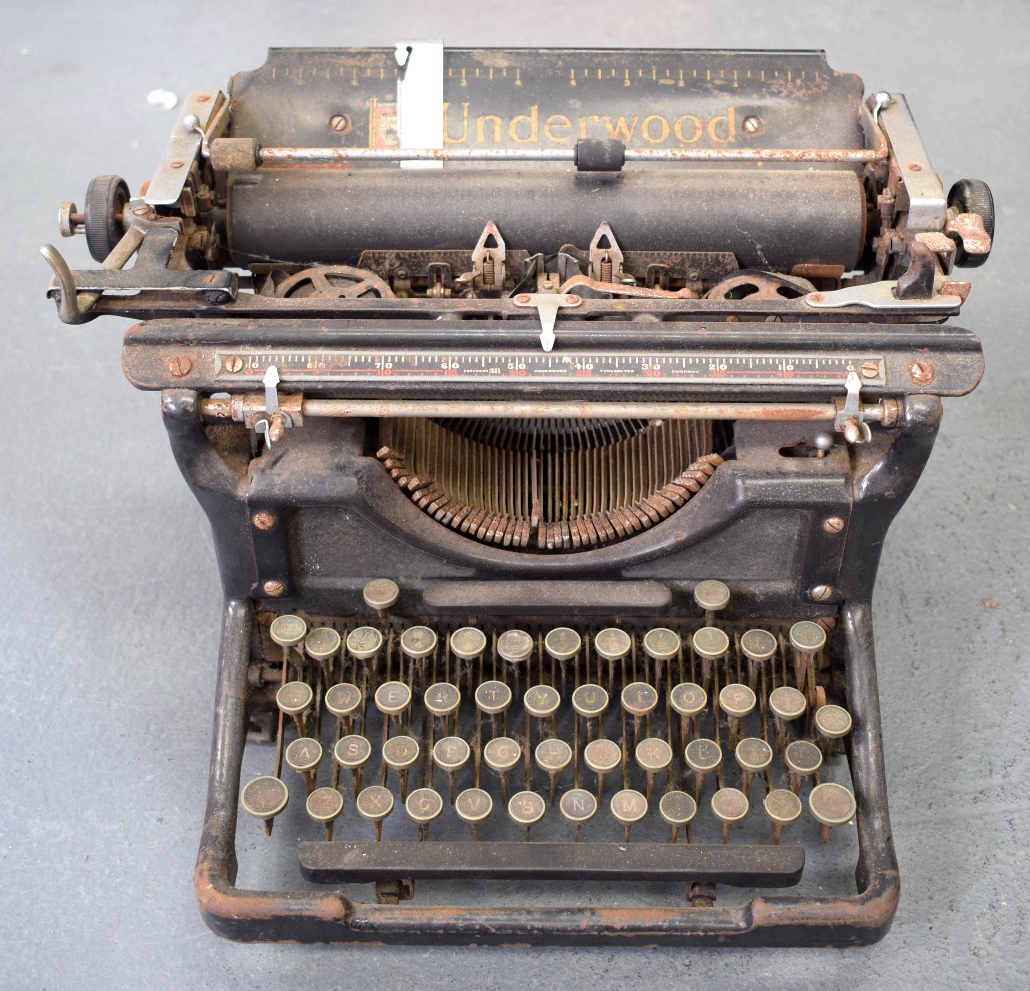 A 1930'S UNDERWOOD II VINTAGE TYPEWRITER, with original cover.41 cm wide.