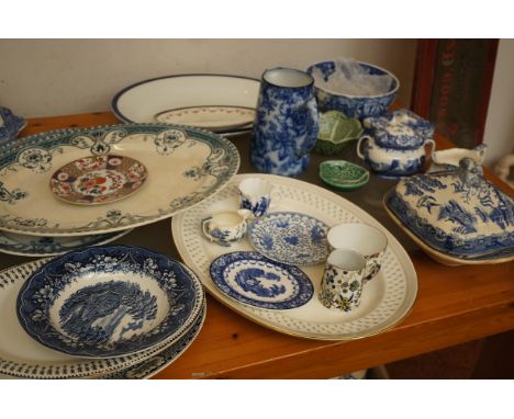 Collection of blue &amp; white ceramics to include meat plates 