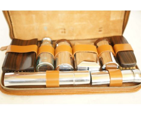 Mens vintage leather grooming/shaving travel kit 