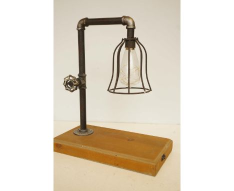 Battery operated table lamp 