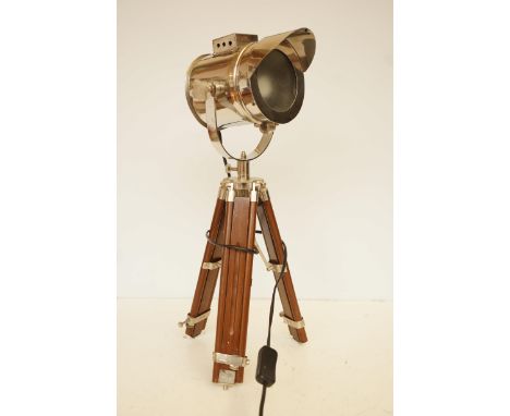 Tripod lamp 