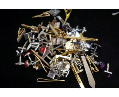 Unsorted cufflinks &amp; tie bars 
