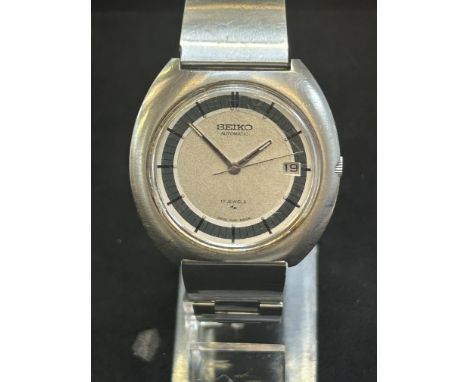 Vintage Seiko automatic wristwatch with date app at 3 o clock 