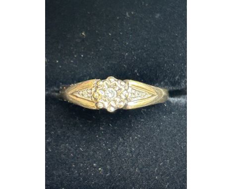 9ct gold ring set with diamonds Size O 2.7g 