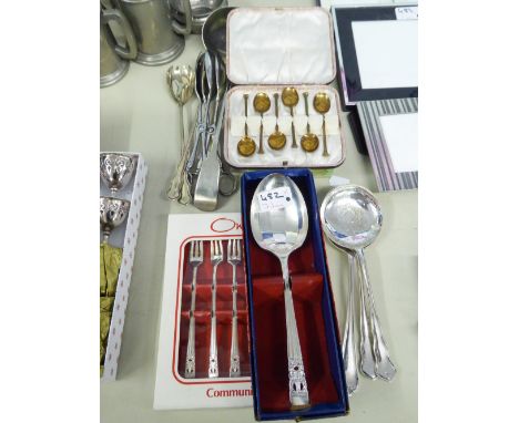 BOXED SET OF 6 COMMUNITY PLATE 'HAMPTON COURT' PATTERN SEAFOOD COCKTAIL FORKS; A MATCHING FRUIT SERVING SPOON, BOXED; A SET O