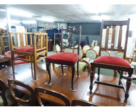 AN EDWARDIAN LIGHT OAK TUB CHAIR WITH UPSIDE-DOWN HEART PIERCING TO THE CENTRAL SPLAT, HAVING PAD SEAT AND A SINGLE DINING CH