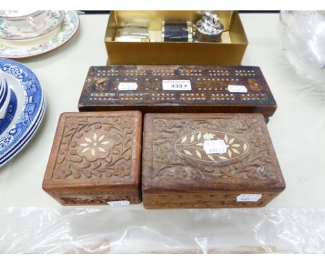 EARLY 20th CENTURY WOODEN CRIBBAGE BOX WITH CARDS, TOGETHER WITH TWO CARVED WOODEN BOXES