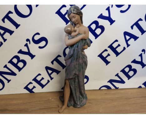 LARGE LLADRO FIGURE 12429 GENTLE EMBRACE, WITH ORIGINAL BOX