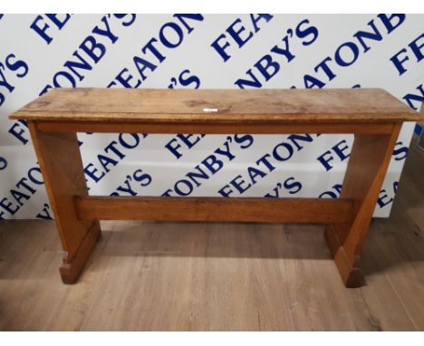 AN EARLY 20TH CENTURY OAK RECTANGULAR BENCH 109.5 X 62 X 27CM