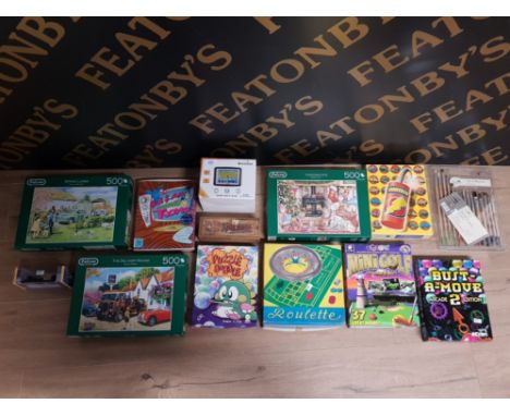 LARGE LOT OF MISC ITEMS INCLUDES VINTAGE DOMINOES, BINATONE SAT NAV, BRUSH SET AND GAMES