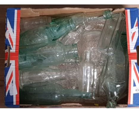 14 VINTAGE GLASS BOTTLES TO INCLUDE W.A WILKINSON SODA WATER MANUFACTURED IN NORTH SHIELDS