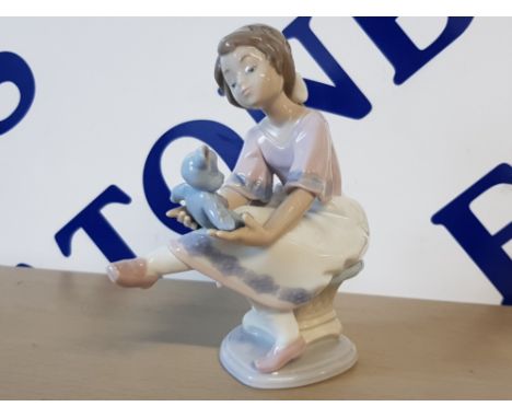 LLADRO FIGURE 7620 BEST FRIEND FROM THE COLLECTORS SOCIETY, WITH ORIGINAL BOX