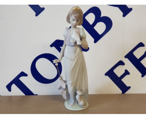 LLADRO FIGURE 7611 SUMMER STROLL FROM THE COLLECTORS SOCIETY WITH ORIGINAL BOX