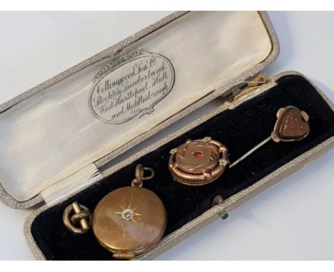 VICTORIAN GOLD PLATED COSTUME JEWELLERY BROOCH, LOCKET AND 2 STICK PINS, BOXED