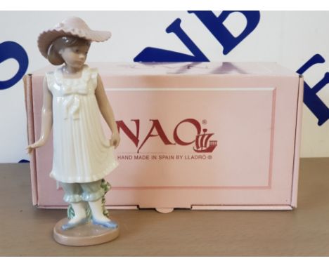 NAO BY LLADRO FIGURE 1126 APRIL SHOWERS, WITH ORIGINAL BOX, MISSING UMBRELLA