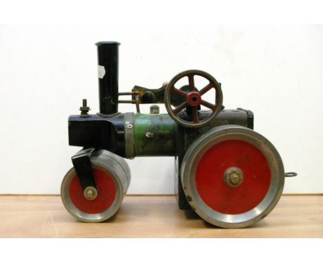 A small unboxed steam roller mamod style