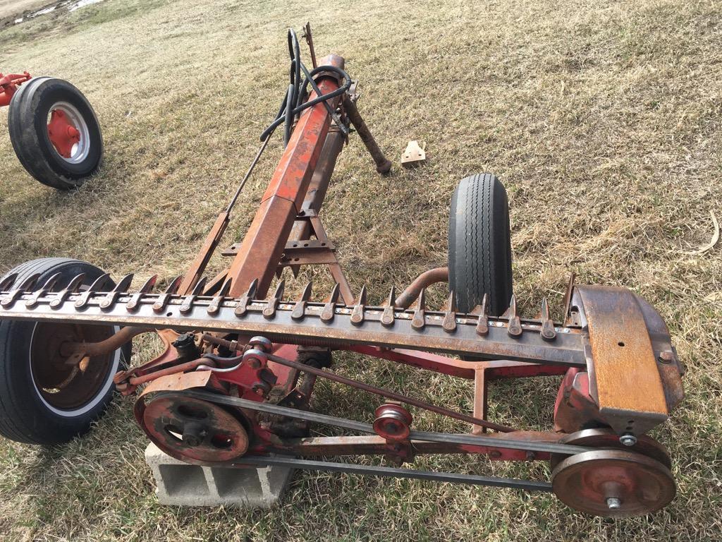 International 100 Sickle Mower