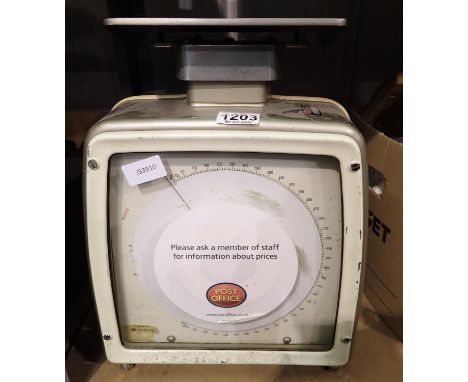 Ex Post Office Avery postage scale, up to 1800g. Not available for in-house P&amp;P, contact Paul O'Hea at Mailboxes on 01925