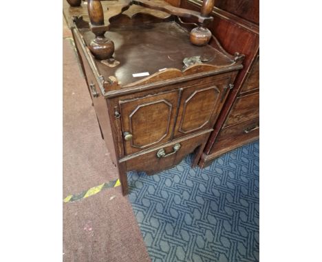 COMMODE CABINET