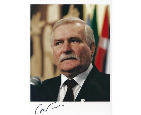 Politician, Lech Walesa signed 10x8 colour photograph. Walesa (born 29 September 1943) is a Polish statesman, dissident, and 