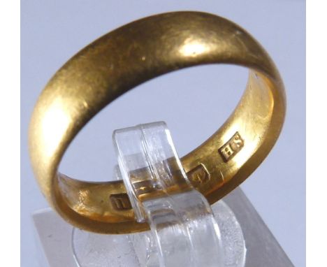 22 CT RING. 22 ct gold ring, size N, 7.1g