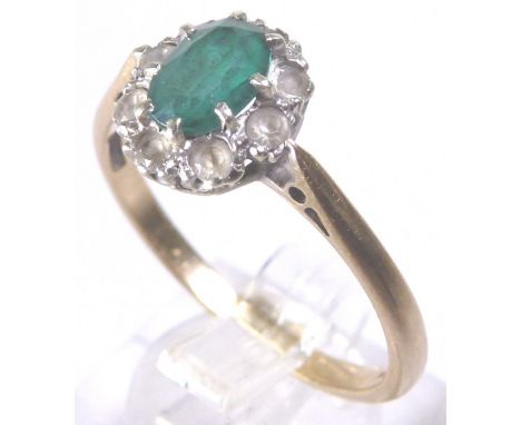 9 CT RING. 9 ct gold green stone set ring, size U, 2,8g