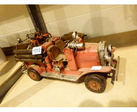 TINPLATE FIRE ENGINE. Tinplate American fire engine model