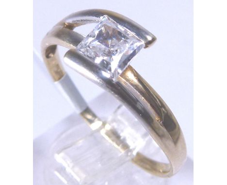 9 CT SOLITAIRE RING. 9 ct yellow and white gold princess cut solitaire ring, size Q/R