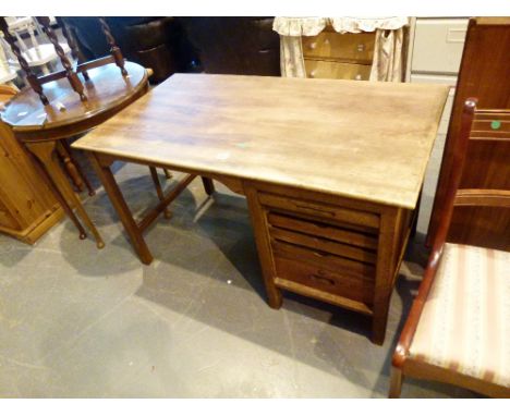 SINGLE PEDESTAL DESK. Single pedestal desk with roller shutter