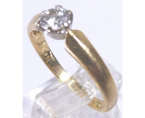 18 CT SOLITAIRE RING. 18 ct gold diamond solitaire ring, size L, 2,6g