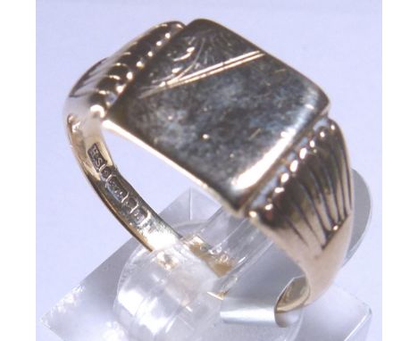 9 CT GENTS SIGNET RING. 9 ct gold vintage gents signet ring, size U