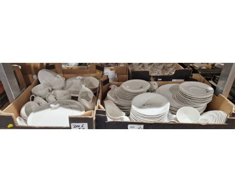 Royal Doulton 'Greenbrier' (TC1009) dinner/tea service&nbsp;to include dinner plates, bowls, side plates, tea plates, cups an