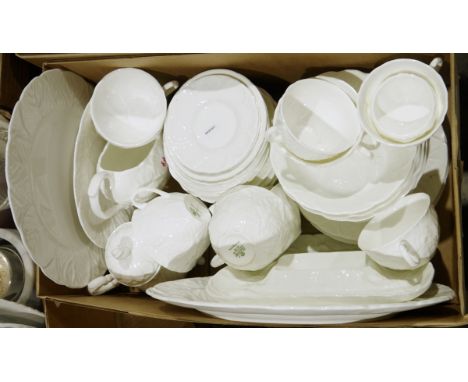 Berkshire part tea, dinner and coffee service, English bone china, comprising meat plates, side plates, fish plates, cake pla