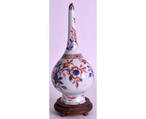 A 17TH CENTURY CHINESE KANGXI IMARI PORCELAIN ROSE WATER SPRINKLER painted with flowers. Sprinkler 8ins high.