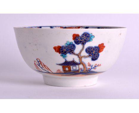 AN 18TH CENTURY WORCESTER PORCELAIN BOWL painted with the 'Dolls House' pattern, decorated in imari tones. 4.75ins diameter.