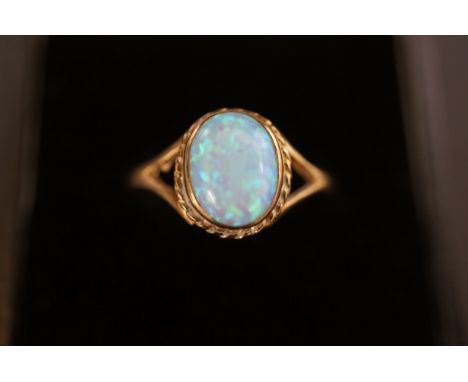 9ct Gold opal ring Size Q 