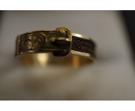 Victorian 9ct gold mourning ring with braided hair on band 