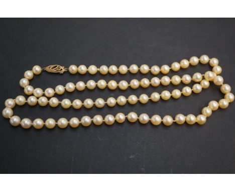 Good quality pearl necklace with 9ct gold clasp length 24''
