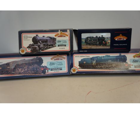 Collection of 5 boxed Bachmann model trains 
