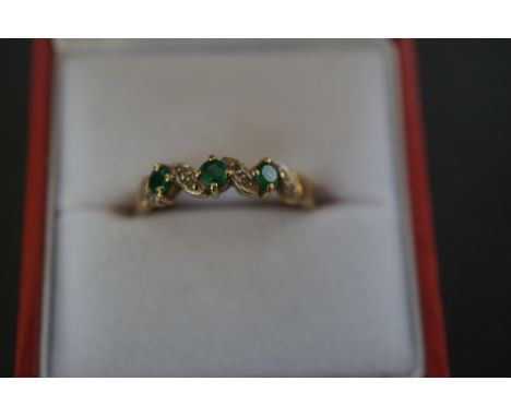 9ct Gold ring set with emeralds &amp; diamonds Size Q 
