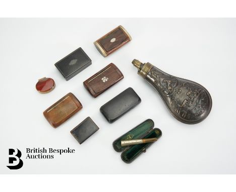 Collection of snuff boxes including three horn, three treen and one agate together with an amber cigarette holder. This lot i