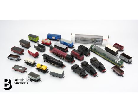 Hornby 00 gauge locomotive Duchess of Sunderland nr 6233 with a LMS coal trailer, Italian Rivarossi locomotive 1657, Hornby l