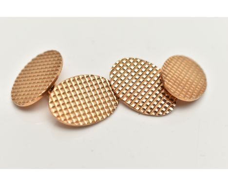 A BOXED PAIR OF 9CT GOLD CUFFLINKS, oval chain link cufflinks with an engine turned pattern, hallmarked 9ct Birmingham, appro