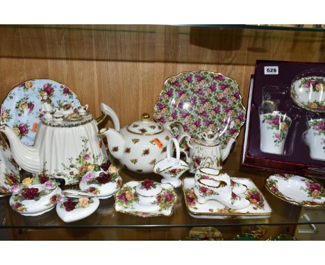 A COLLECTION OF ROYAL ALBERT OLD COUNTRY ROSES GIFT AND TEA WARES, comprising a boxed bathroom set of liquid soap dispenser, 