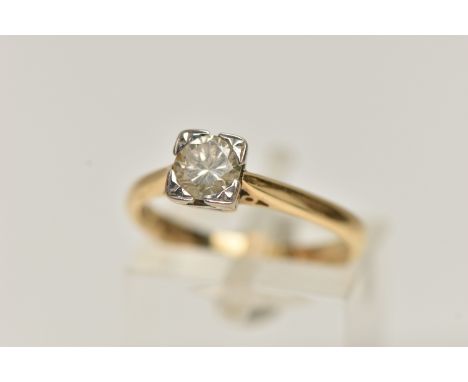 AN 18CT GOLD SINGLE STONE DIAMOND RING, round brilliant cut diamond illusion set in a white metal square mount, estimated dia