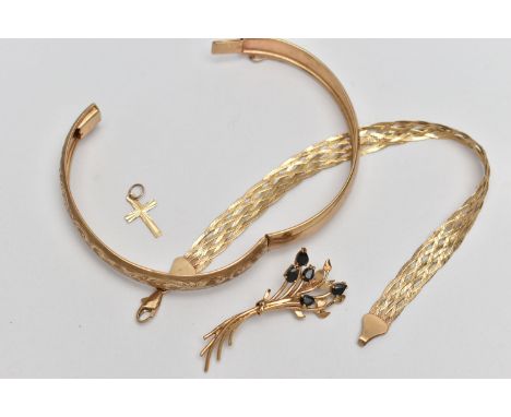 FOUR ITEMS OF JEWELLERY, to include a hinged 9ct gold bangle with engraved scrolling acanthus leaf decoration to the front ha